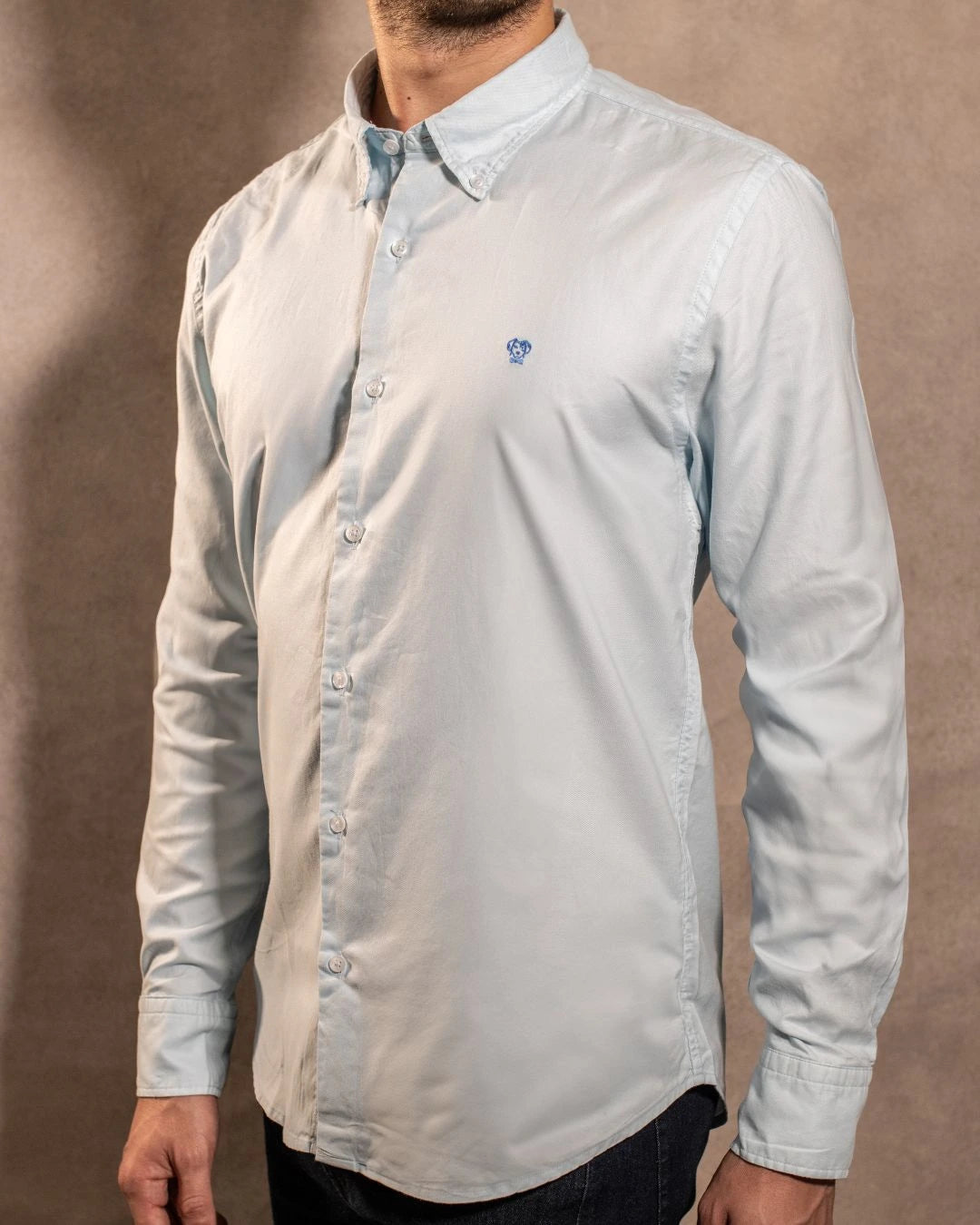 Camisa Antimanchas Oxford Azul Sky Logo Combinado