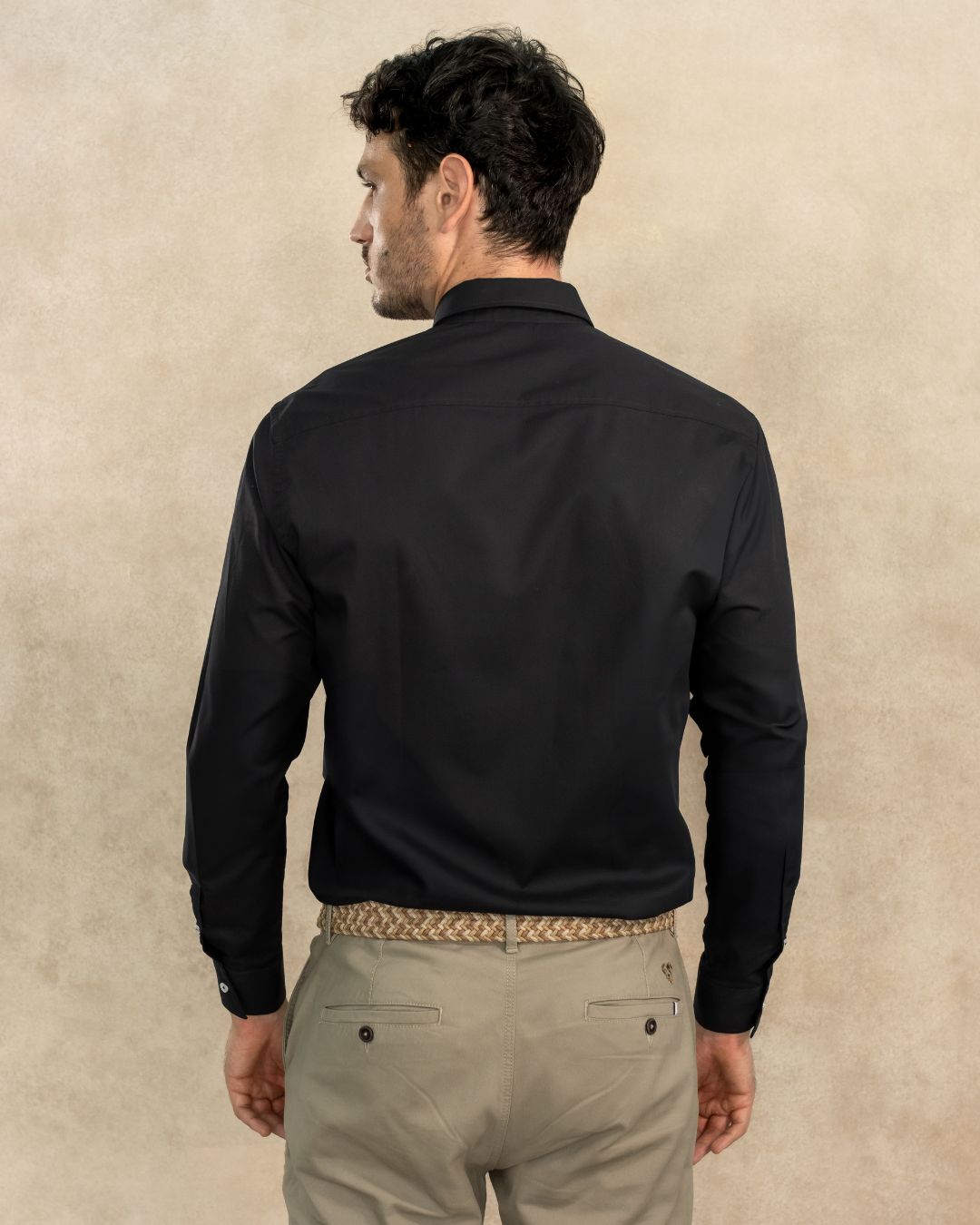 Camisa Antimanchas Popelina Negro con Bolsillo Logo Burgundy - Talla Regular