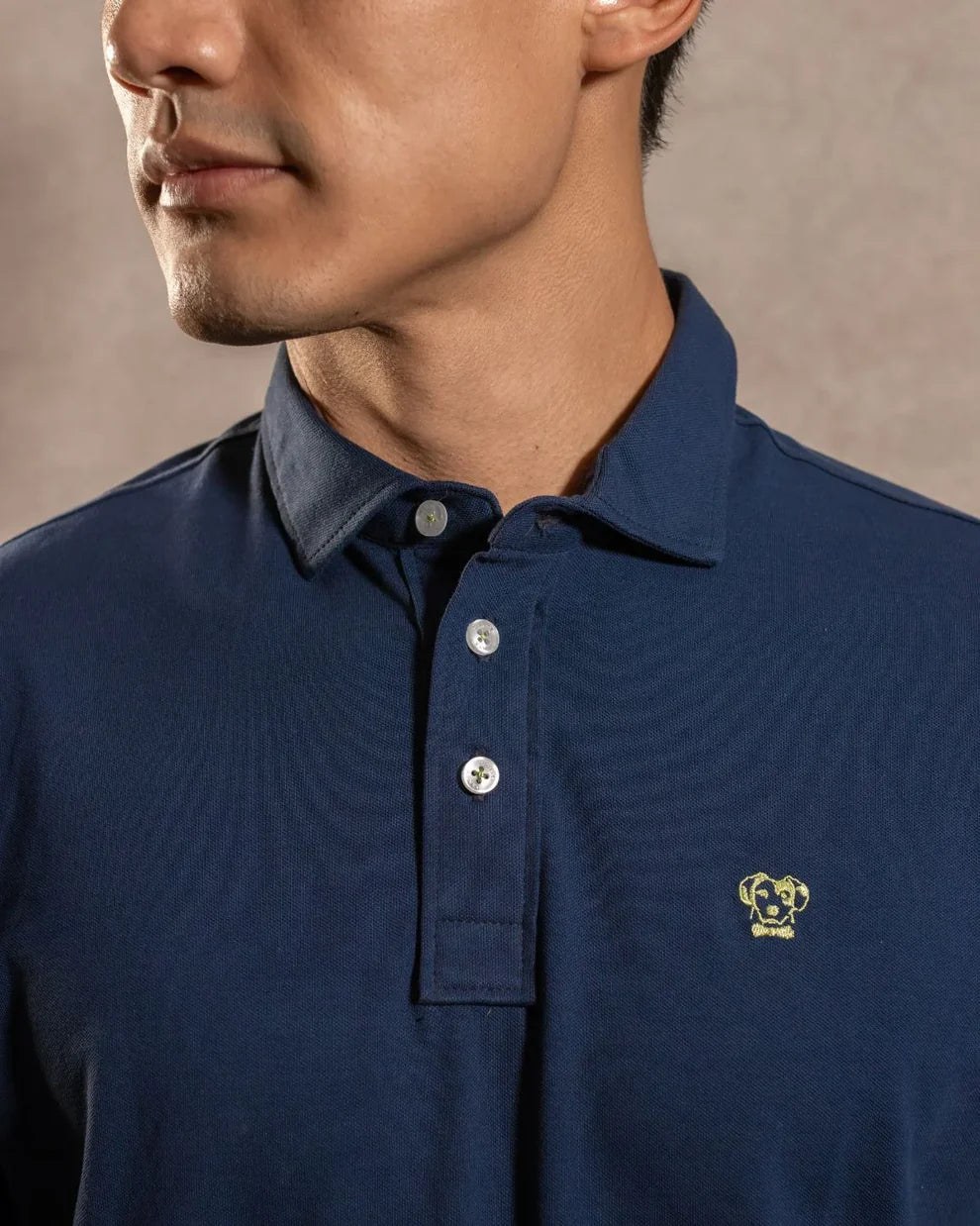 Polo Antimanchas Cuello Rígido Azul Navy - Talla Regular