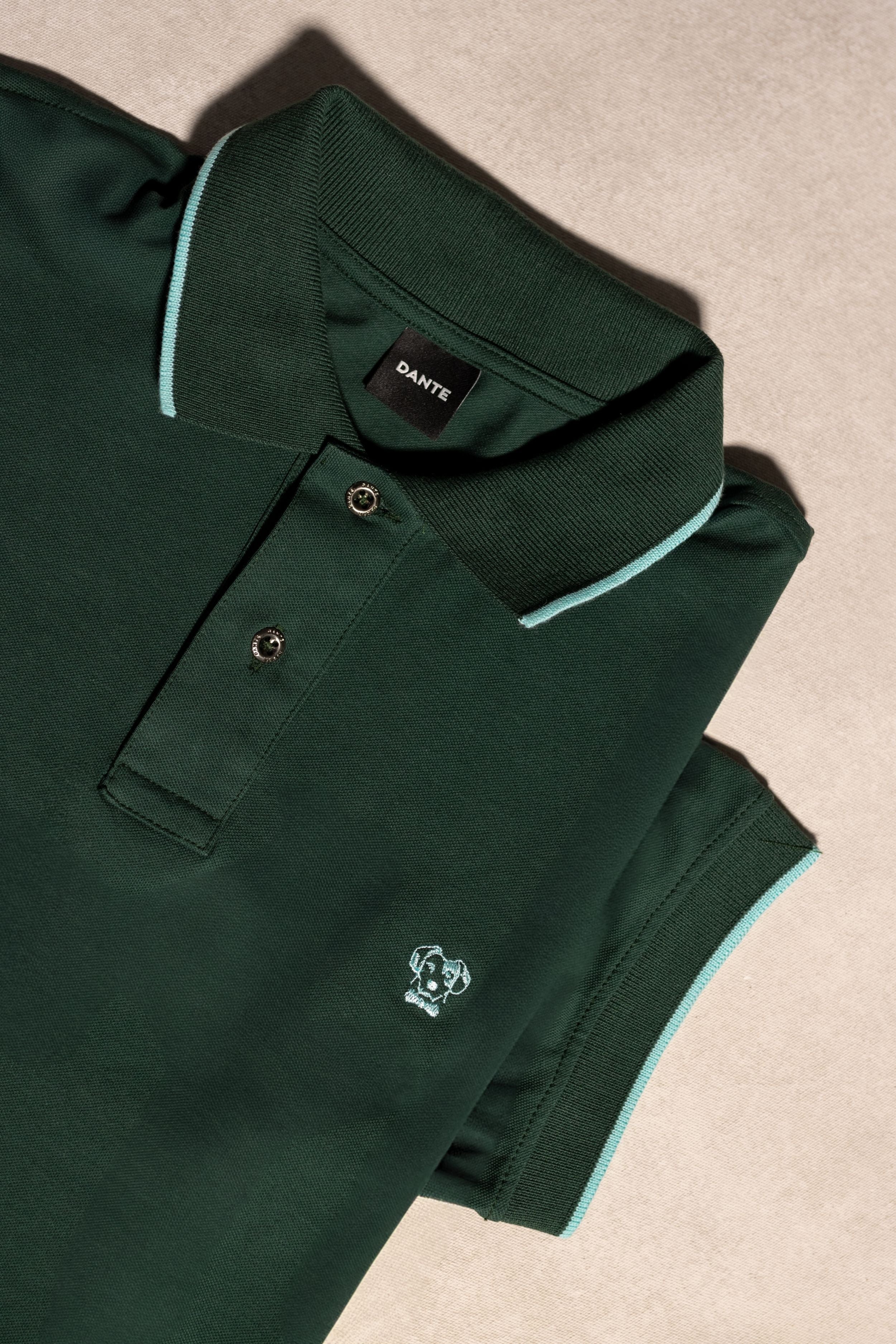 Polo Antimanchas Verde Esmeralda Detalles Azules - Talla Regular