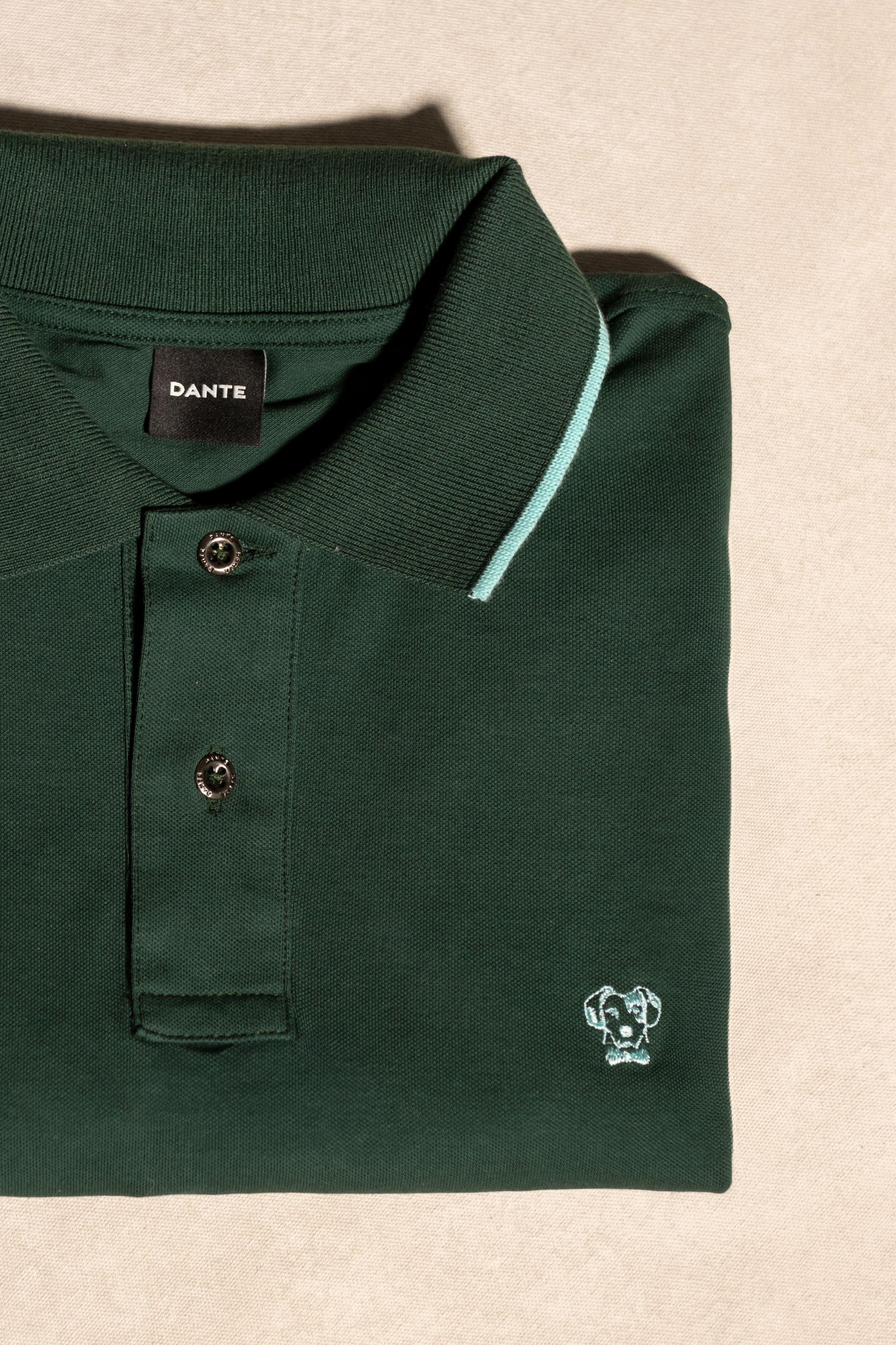 Polo Antimanchas Verde Esmeralda Detalles Azules - Talla Regular