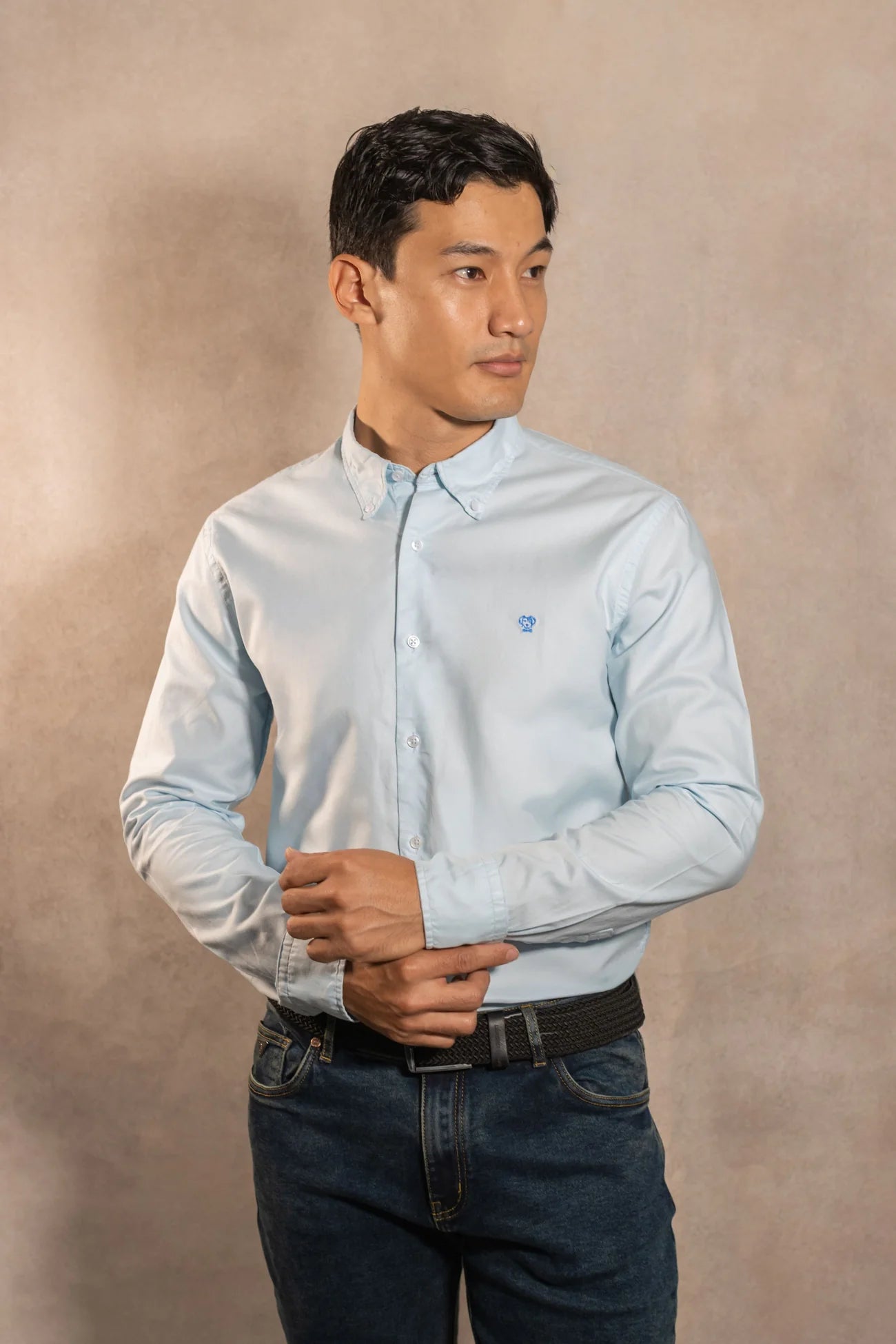 Camisa Antimanchas Oxford Azul Sky Logo Combinado