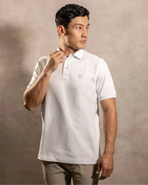 Polo Antimanchas Cuello Rígido Blanco