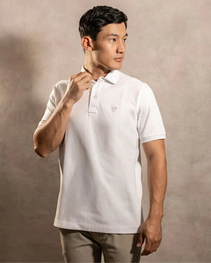 Polo Antimanchas Cuello Rígido Blanco